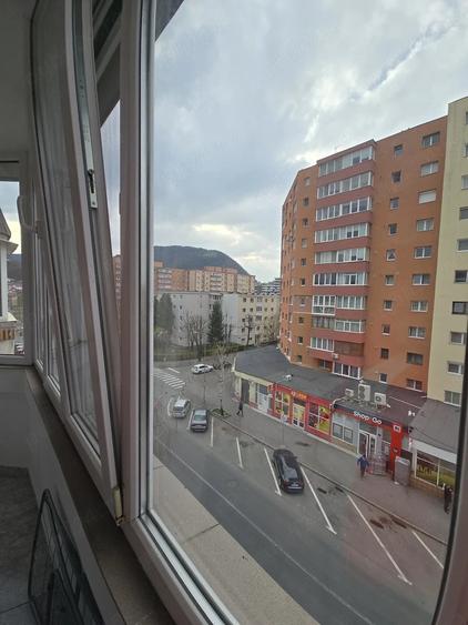 Apartament cu 3 camere decomandat în Astra
