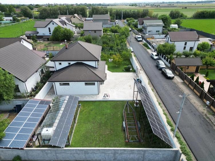 Casă cu 6 camere cu Teren 1000 Mp în Cazasu