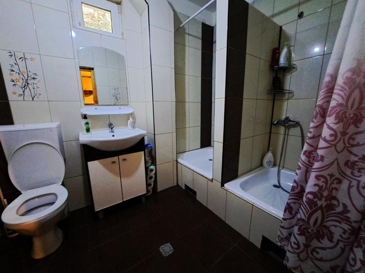 Casă individuală cu 10 camere cu Teren 1500 Mp în Valea Ierii
