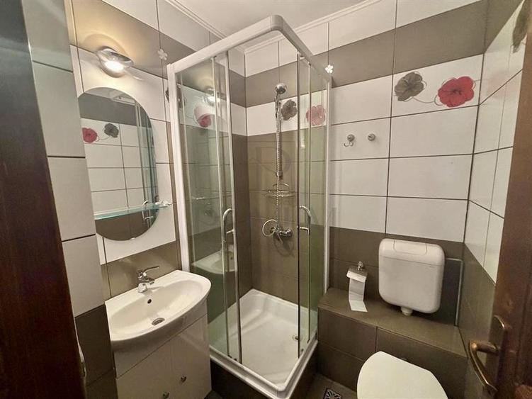 Apartament cu 3 camere decomandat în Aradului