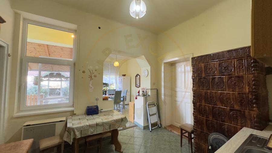 Casă individuală cu 4 camere cu Canalizare în Nord-Vest