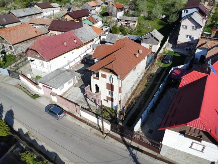 Casă cu 6 camere în Valea