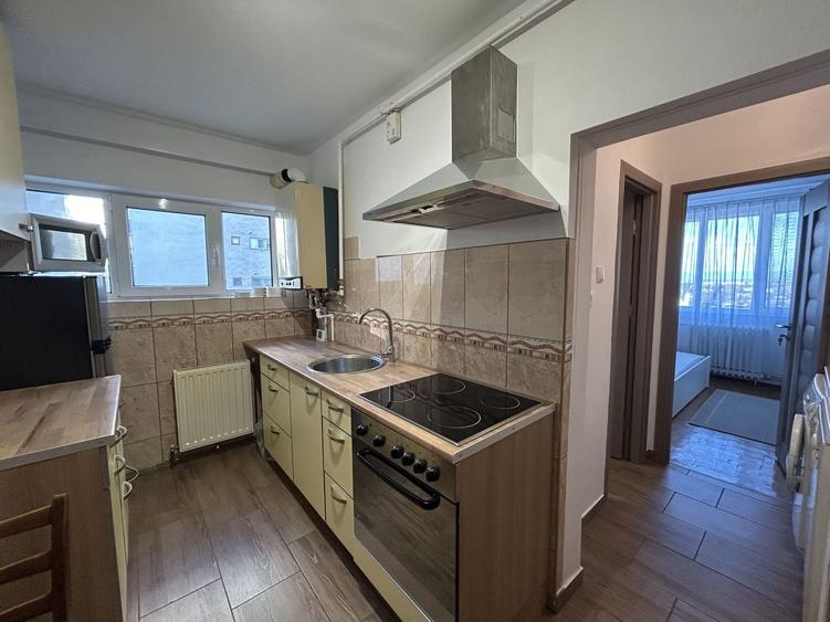 Apartament cu 2 camere semidecomandat, mobilat în Central