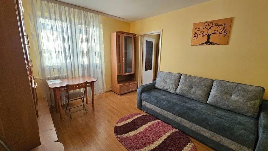 Apartament cu 2 camere semidecomandat, mobilat în Podu Roș
