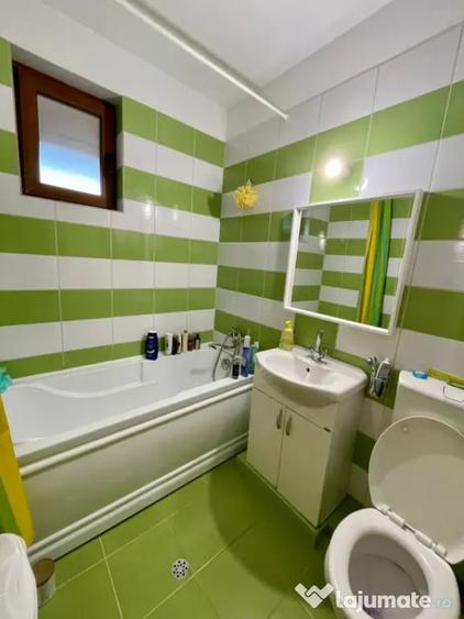 Apartament cu 3 camere semidecomandat în Câmpului