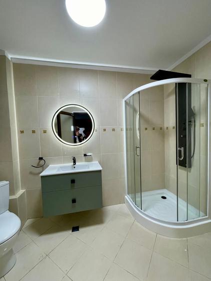 Apartament cu 3 camere semidecomandat în Străulești