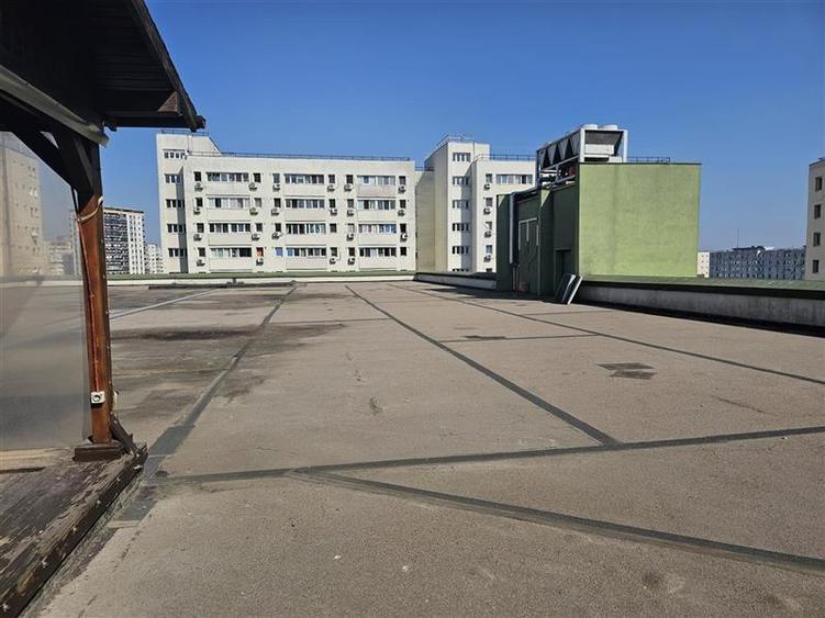 Birou, de 8,263 mp, în Dristor
