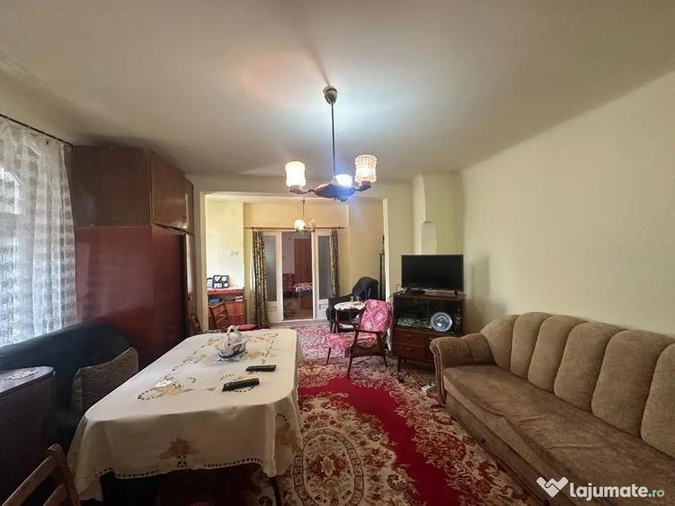 Casă cu 4 camere cu Teren 1498 Mp în Călinești