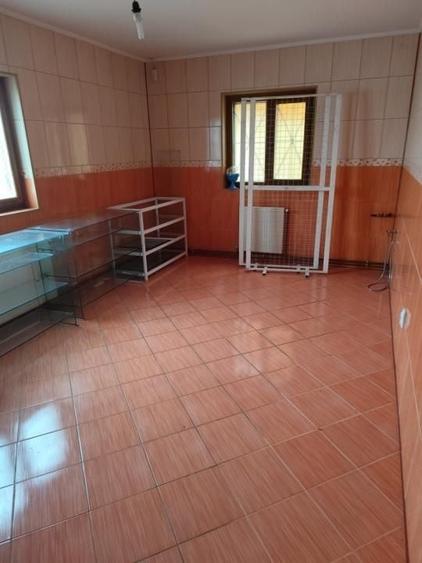 Casă individuală cu 4 camere cu Canalizare în Central