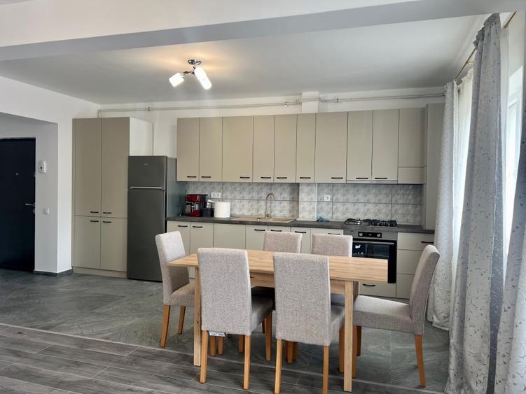 Apartament cu 3 camere decomandat în Florești