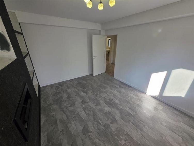 Apartament cu 2 camere decomandat în Nicolina