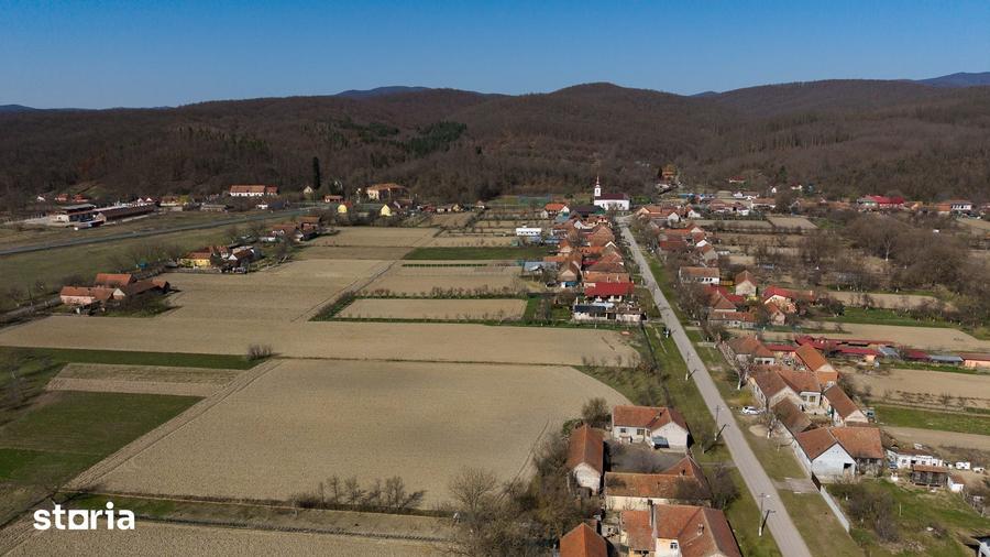 Teren de 2970 mp, în Mașloc