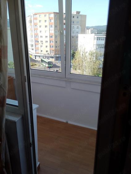 Apartament cu 2 camere decomandat în Tractorul