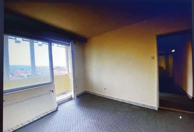 Apartament cu 3 camere decomandat în Nufărul