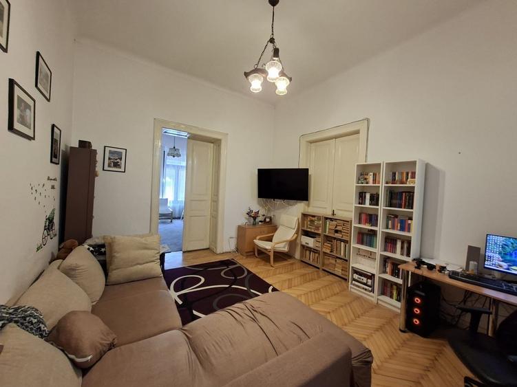 Apartament cu 4 camere circular, mobilat în P-ța Maria