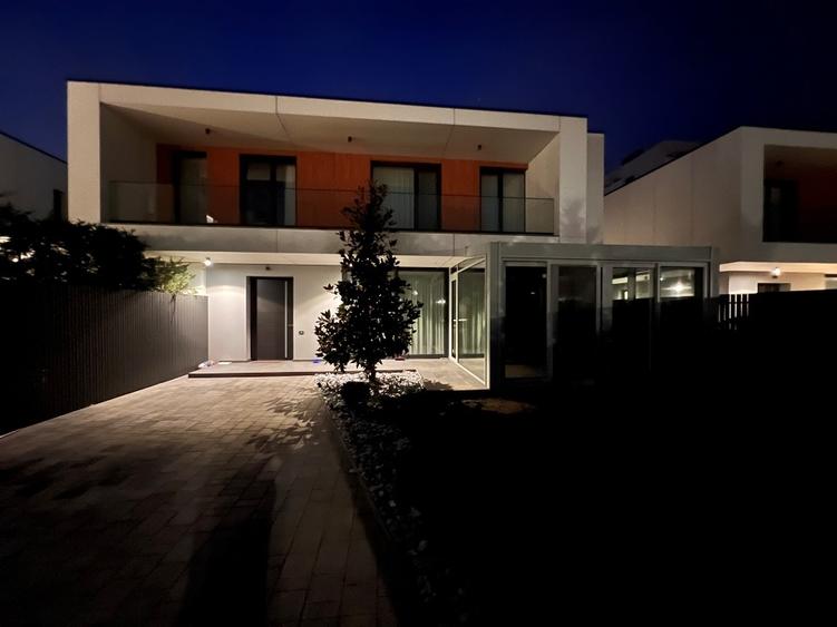 Casă individuală cu 4 camere cu Teren 200 Mp în Central