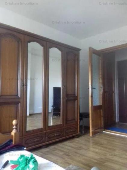 Garsonieră decomandată, mobilată în Apollo