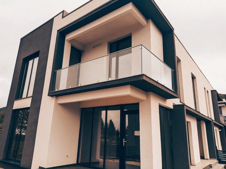 Duplex cu 4 camere cu Canalizare în Central