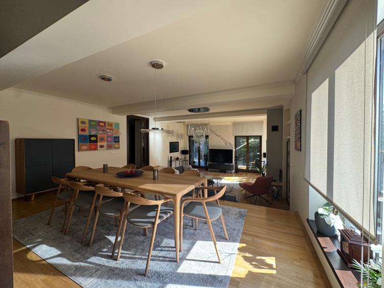 Casă cu 8 camere cu Teren 530 Mp în Pipera