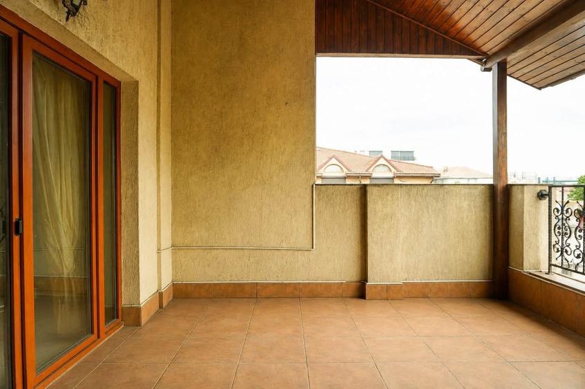 Casă individuală cu 5 camere cu Canalizare în Central