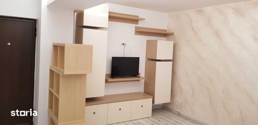 Garsonieră decomandată în Titan