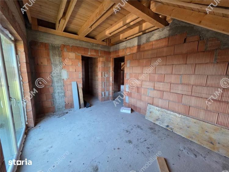 Casă cu 5 camere cu Teren 504 Mp în Șelimbăr