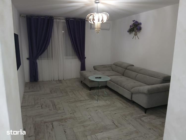 Apartament cu 3 camere semidecomandat în Central