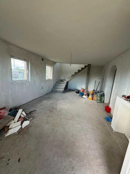 Casă cu 3 camere în Cerșani