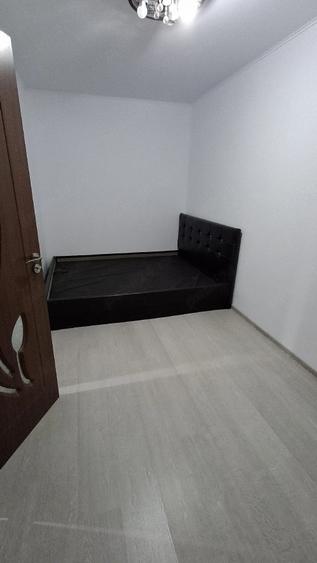 Apartament cu 3 camere semidecomandat în Micro 6