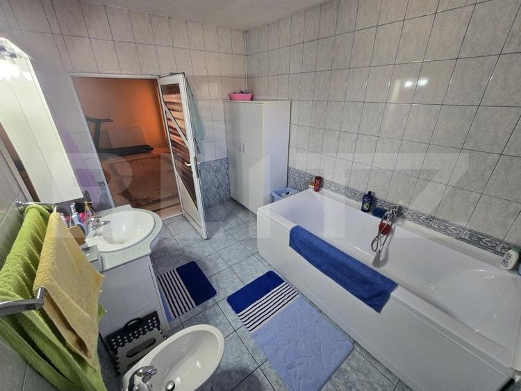 Casă individuală cu 9 camere cu Canalizare în Micești