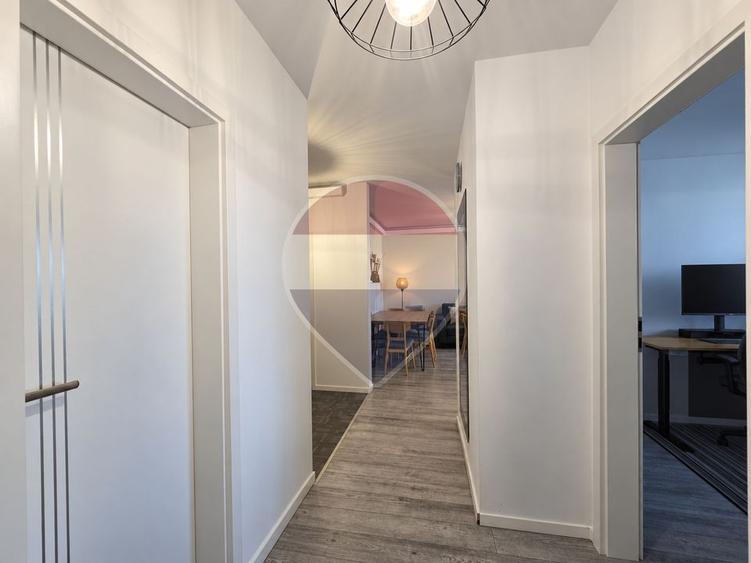 Apartament cu 3 camere semidecomandat, mobilat în Calea Turzii