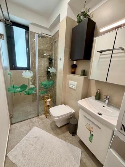 Apartament cu 3 camere semidecomandat în 13 Septembrie