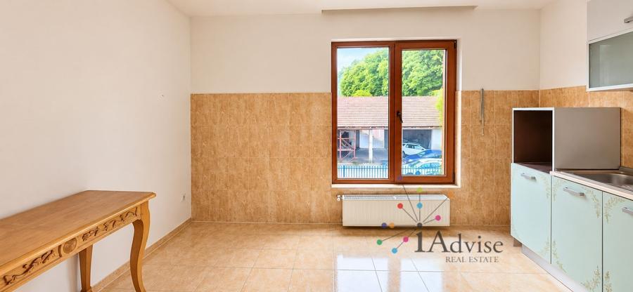 Casă individuală cu 12 camere cu Canalizare în Centrul Civic