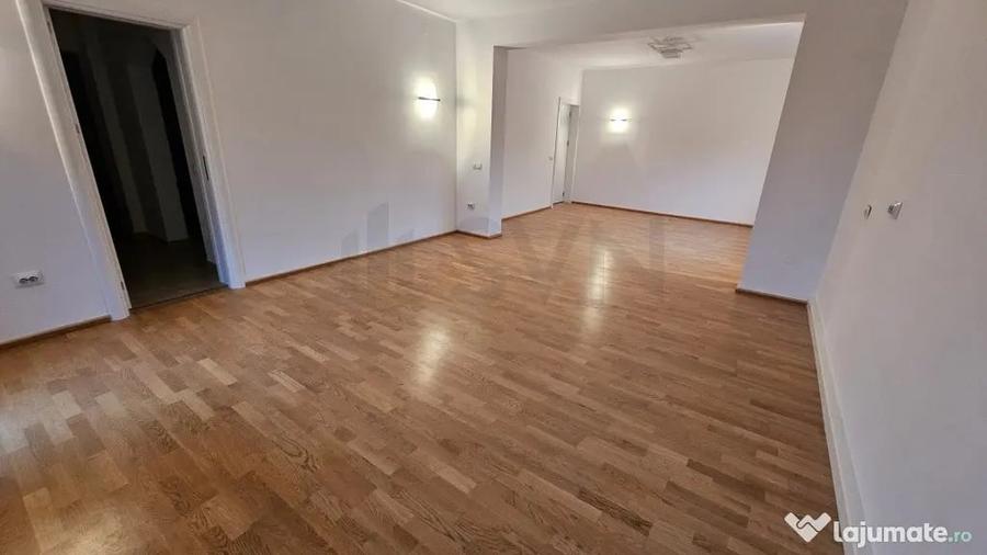 Apartament cu 3 camere decomandat în Casin