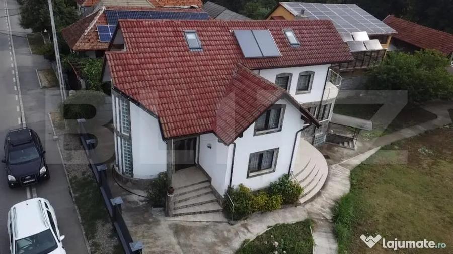 Casă cu 4 camere cu Teren 3300 Mp în Debarcader