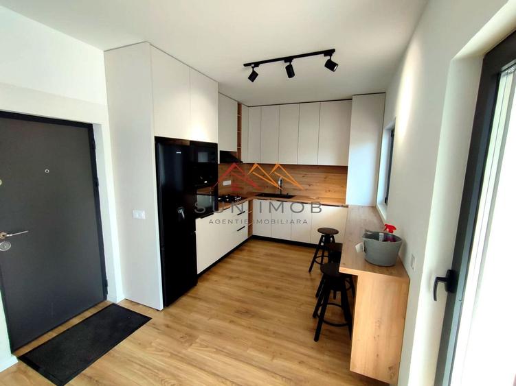 Apartament cu 3 camere, mobilat în Central