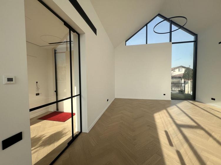 Casă individuală cu 4 camere cu Piscina în Est