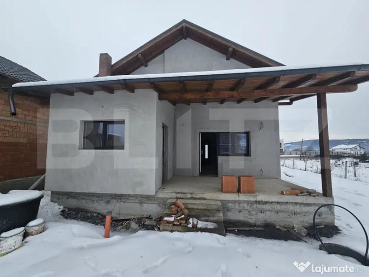 Casă cu 4 camere cu Teren 500 Mp în Jelna