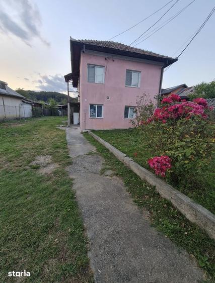 Casă cu 4 camere cu Teren 800 Mp în Central