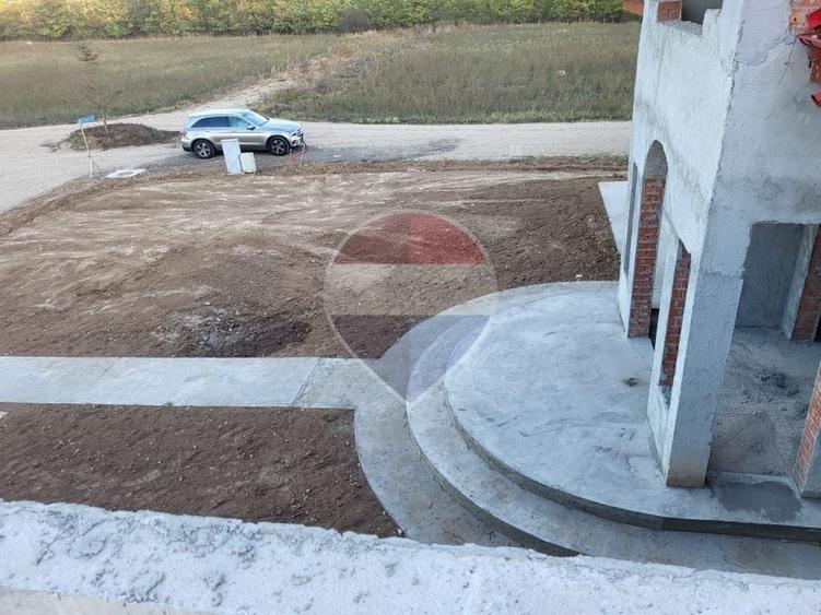 Casă individuală cu 5 camere cu Teren 2781 Mp în Periș