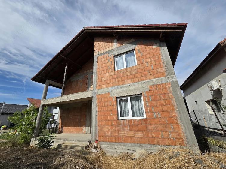 Casă cu 5 camere cu Teren 513 Mp în Giarmata