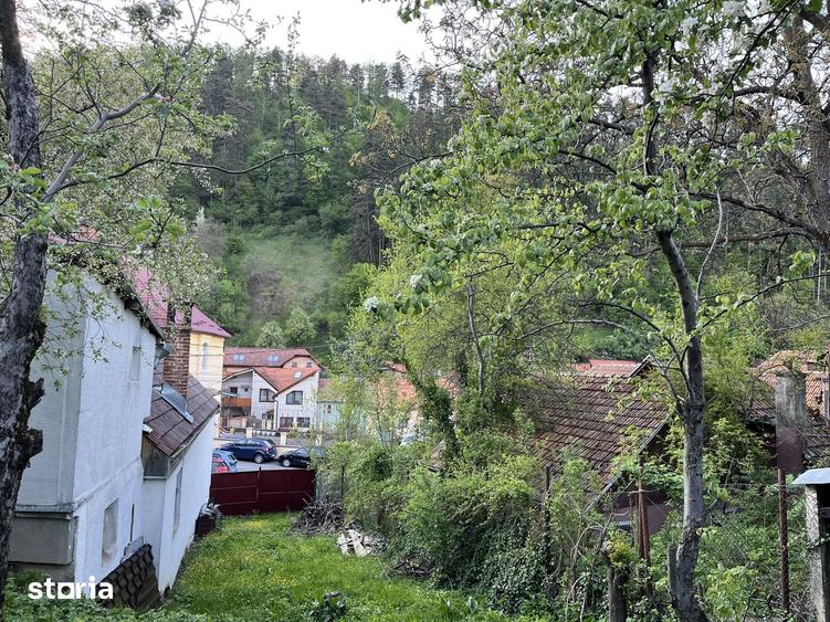 Teren de 707 mp, în Schei