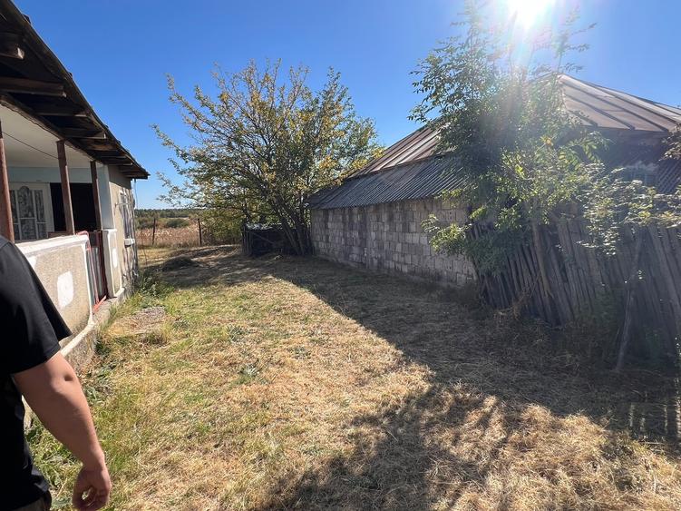 Casă cu 3 camere cu Teren 1000 Mp în Stoiculești