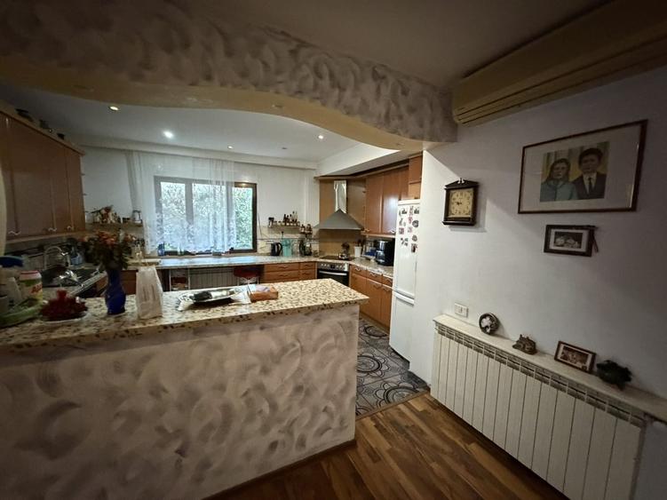 Casă cu 5 camere cu Teren 250 Mp în Ferentari