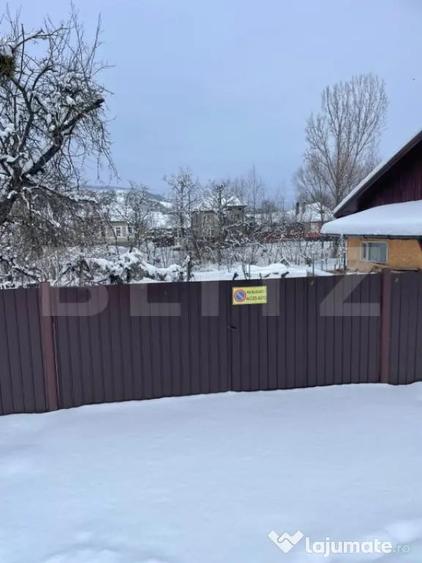 Casă cu 3 camere cu Teren 1700 Mp în Central