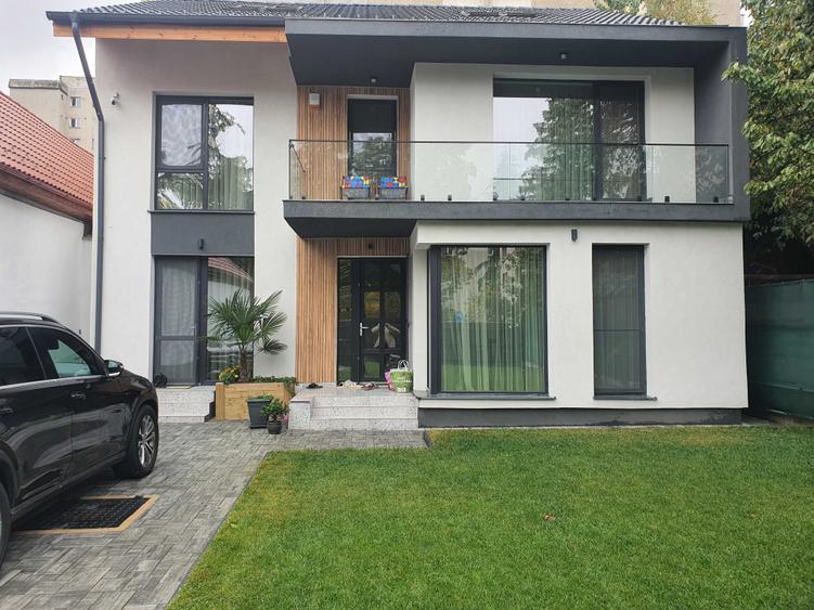 Casă cu 4 camere în Drumul Carului