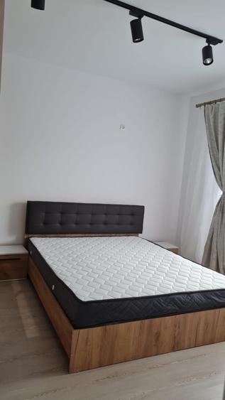 Garsonieră decomandată în Roșu