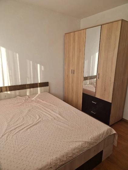 Apartament cu 3 camere decomandat în Ostroveni