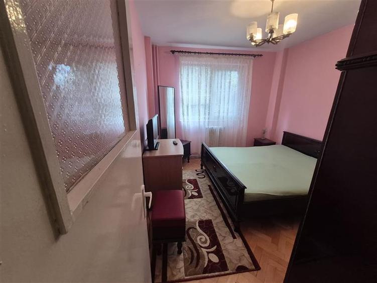 Apartament cu 3 camere decomandat în Aeroport