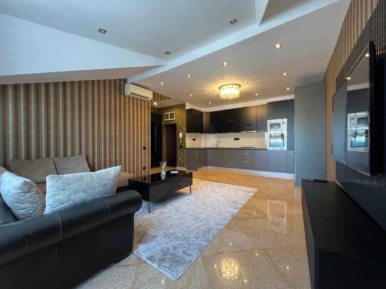Apartament cu 3 camere semidecomandat în Rahova